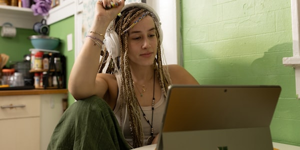 2022年卡塔尔世界杯回放 - 阿根廷对阵法国决赛梅西捧起大力神杯瞬间