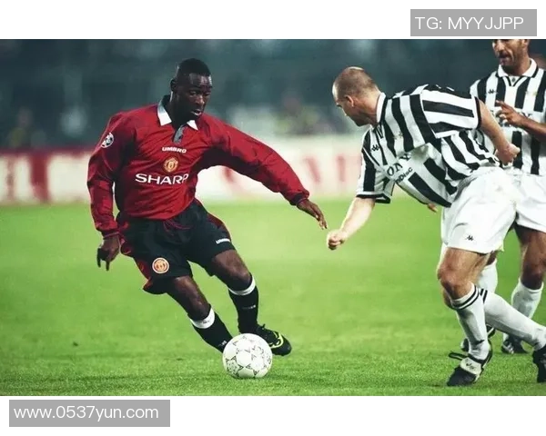 双星闪耀赛场 聚焦两位足球巨星的传奇故事与未来展望